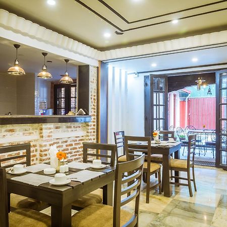 Harati Manor Inn Катманду Экстерьер фото