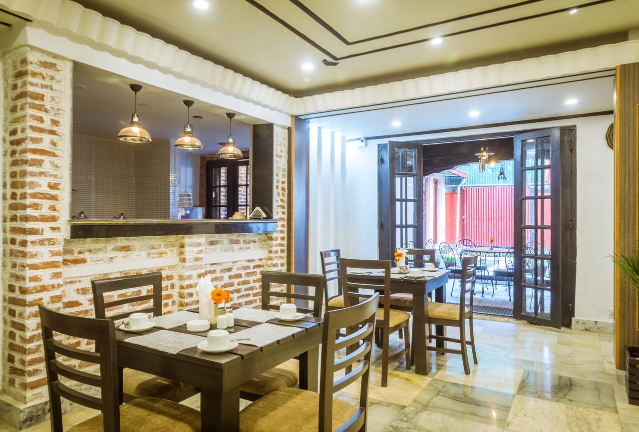 Harati Manor Inn Катманду Экстерьер фото